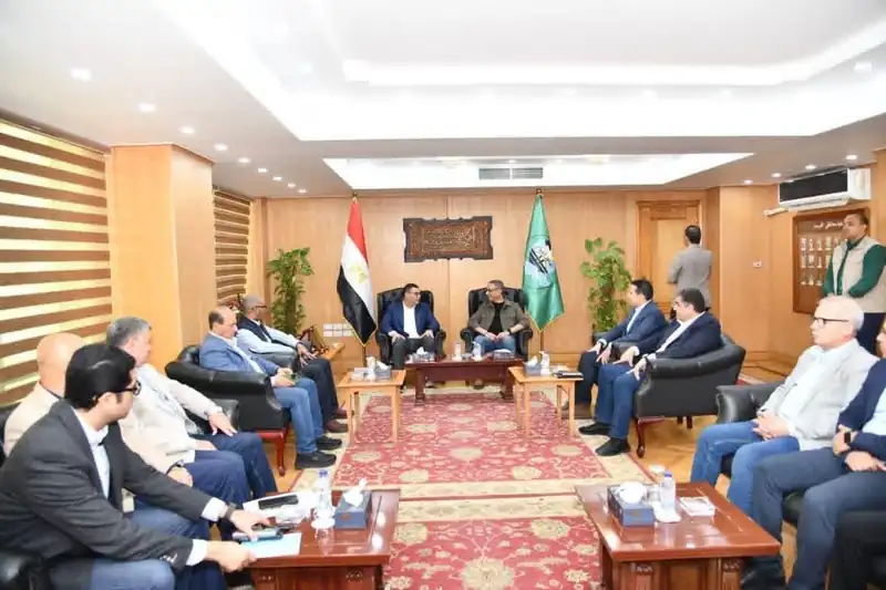 استثمارات بـ 2.2 مليار جنيه لتنمية “الفيوم الجديدة” على طاولة وزير الإسكان والمحافظ