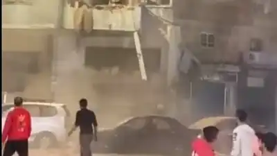 انتشال 4 مصابين من أسفل أنقاض عقار بولاق الدكرور، والحماية المدنية تواصل البحث عن ناجين