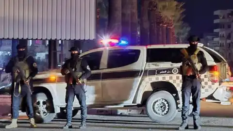 قتيل ومصابون في تفجير انتحاري استهدف دورية شرطة بوسط حلب