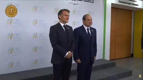 الرئيس السيسي ونظيره الفرنسي يتفقدان كورنيش الإسكندرية وقلعة قايتباي