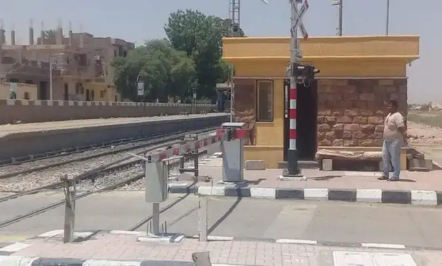 مأساة على قضبان السكة الحديد.. مصرع شخص في حادث قطار بقويسنا